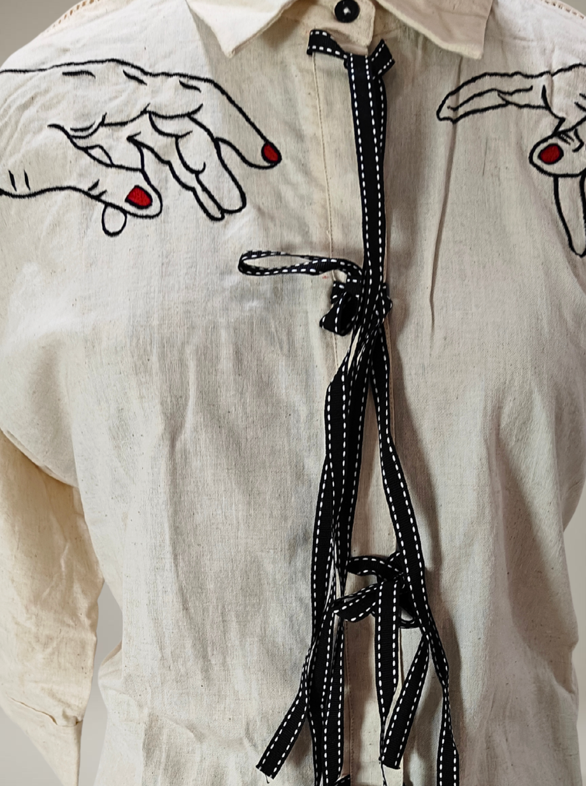Beige with finger's design